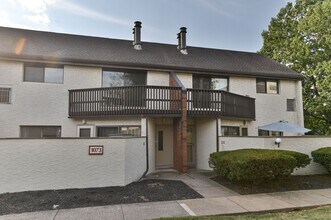 Building Photo - 1073 Lancaster Blvd