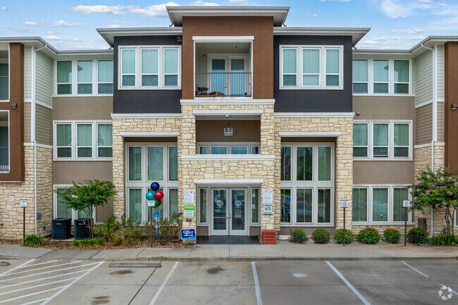 Entrada al edificio - Green Oaks