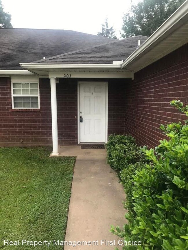 Building Photo - 2 br, 2 bath House - 203 H Street