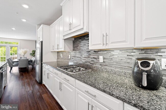 Building Photo - 6403 Totteridge St