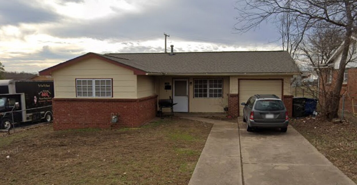 Primary Photo - Charming 3-bedroom, 1-bathroom home