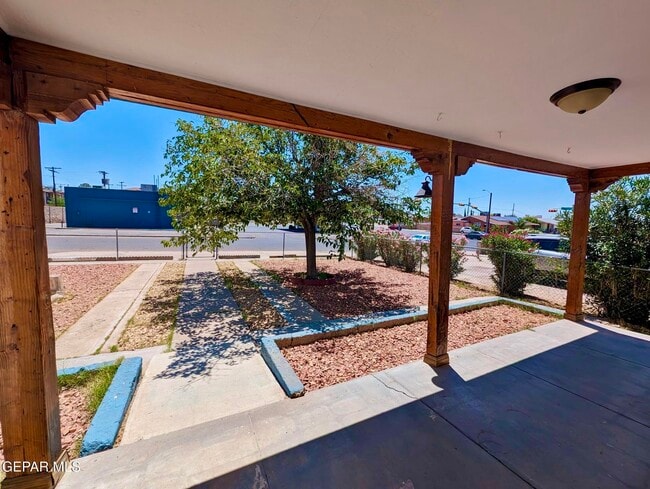 Building Photo - 1505 Howze St