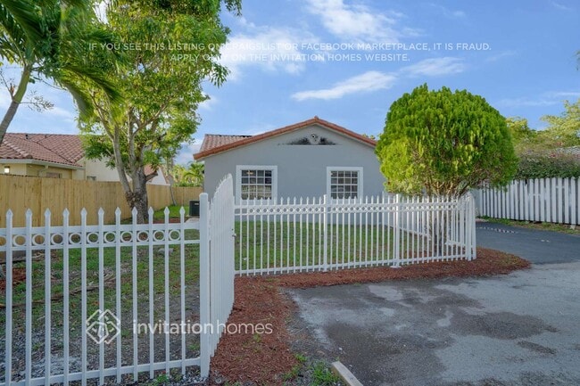 Building Photo - 16850 SW 92nd Ave