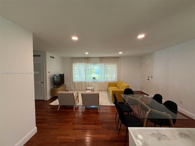Foto del edificio - 1285 NE 103rd St