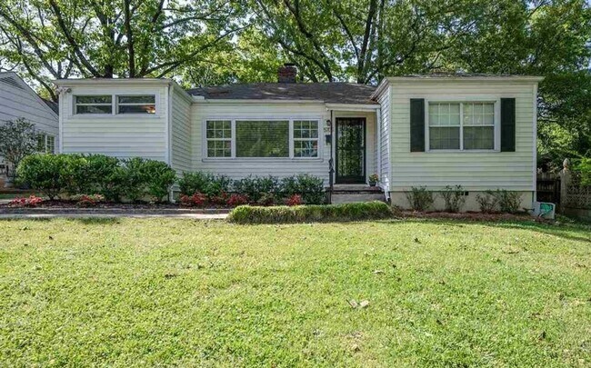 Building Photo - Beautiful three Bedroom One Bathroom For Rent