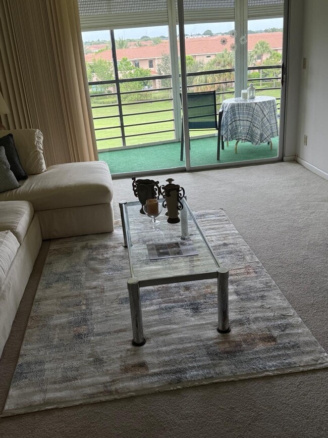 Foto del edificio - 23099 Barwood Ln N