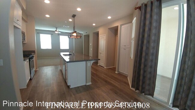 Foto del edificio - 3 br, 2.5 bath House - 141 Macintosh Way