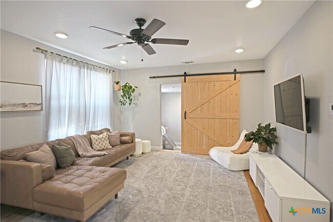 Foto del edificio - 315 Winburn Ave