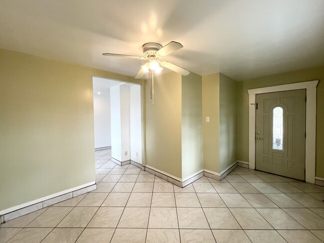 Building Photo - RV T 1063-1067