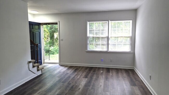 Foto del edificio - Well Maintained 2 Bedroom Townhouse with Move In Special!