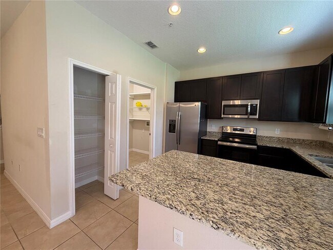 Building Photo - 2432 Seven Oaks Dr
