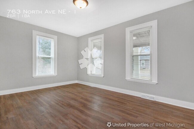 Foto del edificio - 763 N Ave NE