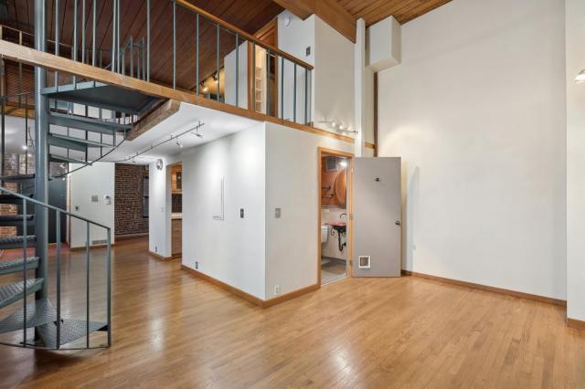 Building Photo - 1 bedroom in Seattle WA 98104
