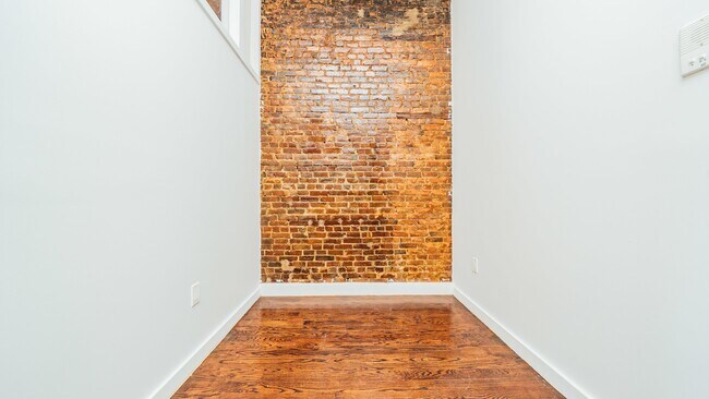 Foto del edificio - 609 Nostrand Ave