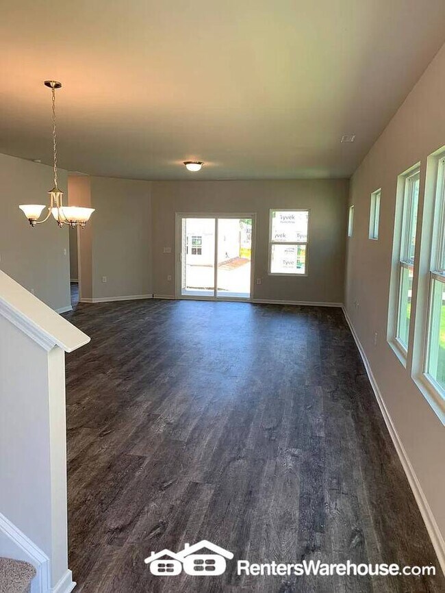 Foto del edificio - Spacious 4-bedroom home with large loft! A...