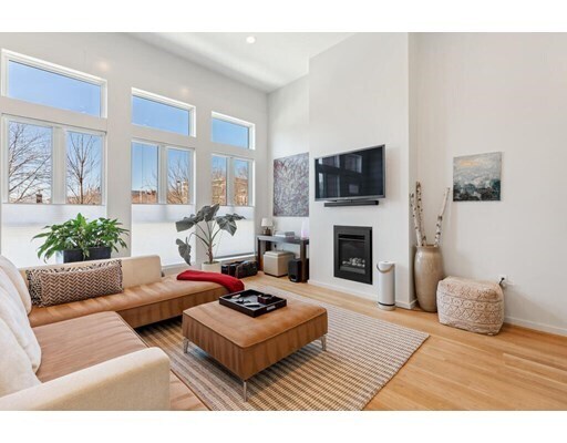 Primary Photo - 310 Putnam Ave
