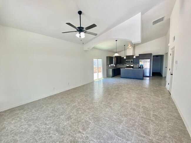 Building Photo - 13667 Everingham