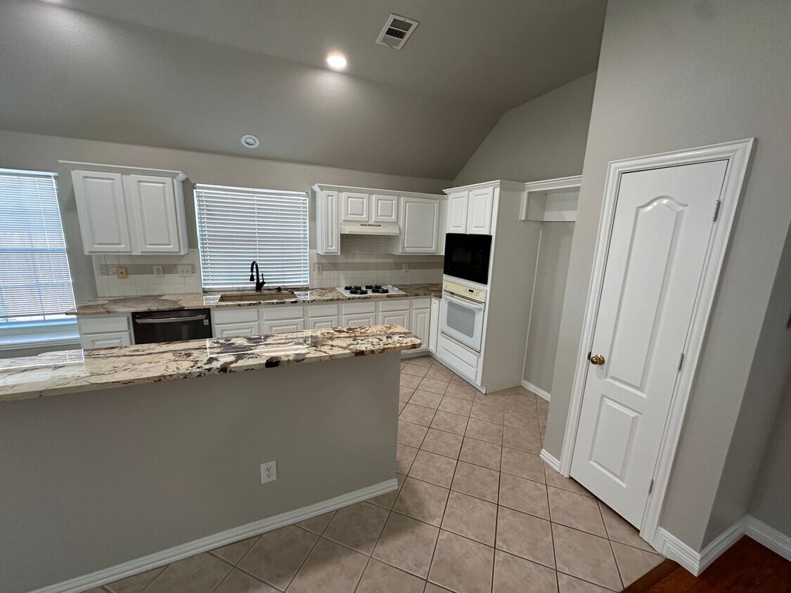 Primary Photo - 3 Bedroom 2 Bath 2 Car Garage located clos...