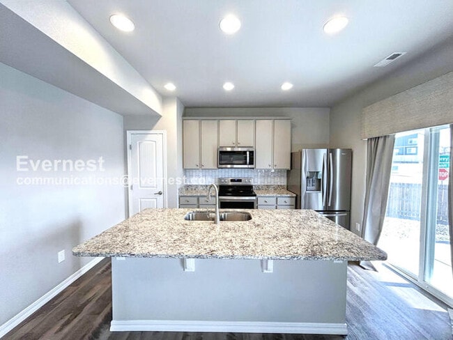 Foto del edificio - 6047 Mumford Dr.