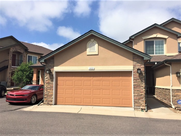Primary Photo - Beautiful Home in Aurora