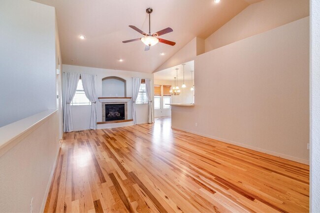 Building Photo - 5-bedroom, 3-bathroom home located in Wind...
