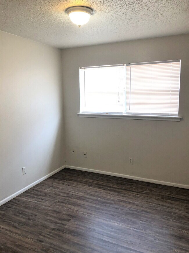 Foto del edificio - Three Bedroom Duplex