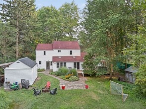 Building Photo - 204 Roat St