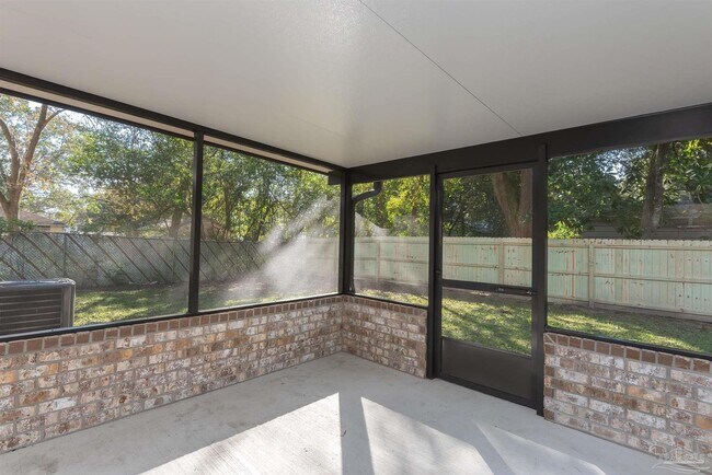 Foto del edificio - 245 Cary Memorial Dr