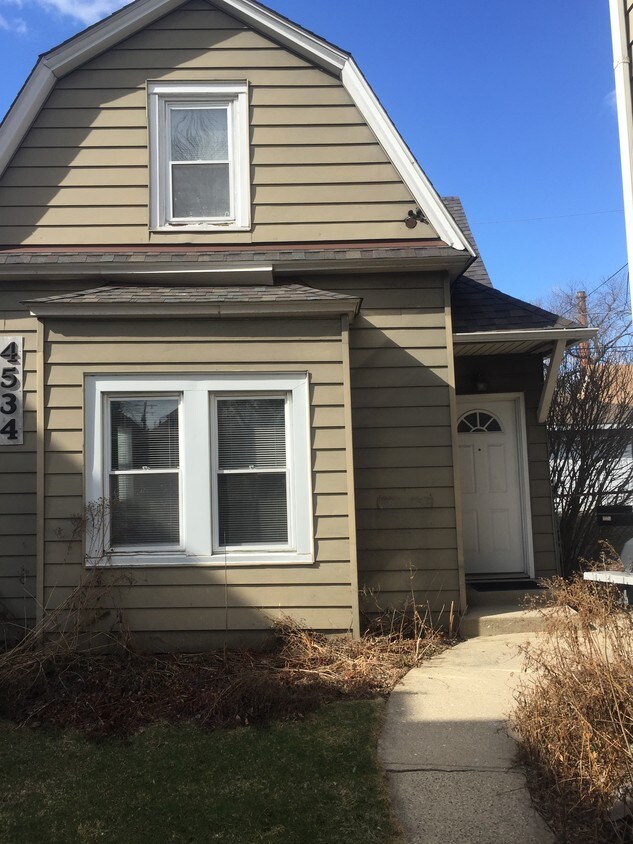 Entrada principal - 4534 N Knox Ave
