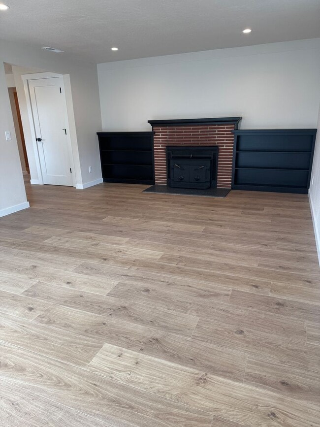 Building Photo - Completely remodeled, beautifully updated, available now, 3 bedroom, 1.5 bath home in desirable n...