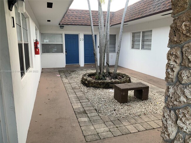 Foto del edificio - 790 NE 46th Ct