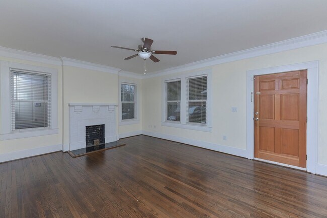 Building Photo - Cozy 3BR/2BA Home Steps from USC – PRE-LEA...