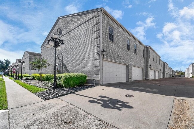 Building Photo - 3780 Tanglewilde St