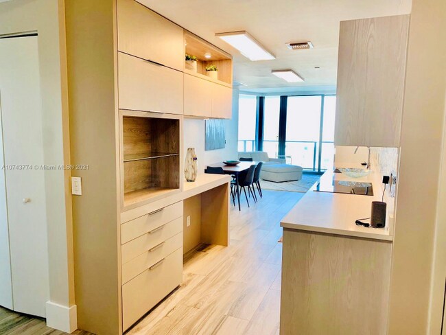 Foto del edificio - 501 NE 31st St
