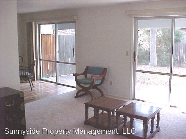 Building Photo - 425 Manhattan Dr