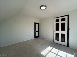 Building Photo - 5910 Pilsen Ave
