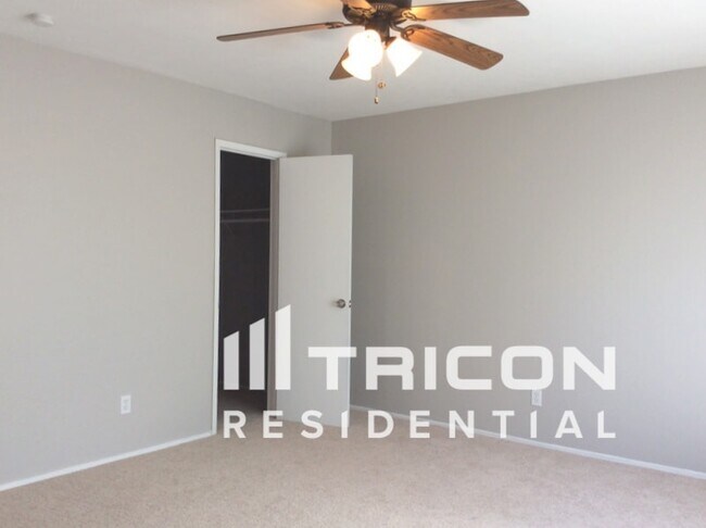 Building Photo - 4204 Pepperbush Dr