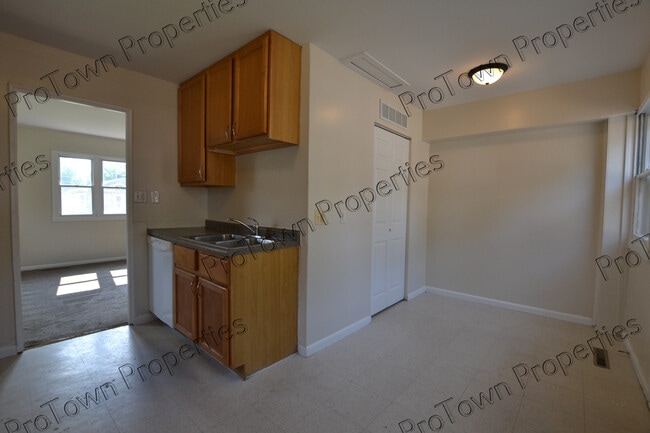 Building Photo - 401 S Reed St