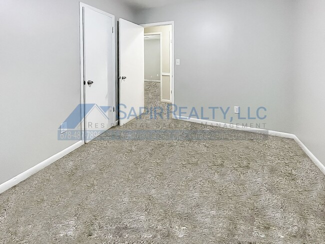 Building Photo - 1272 Labelle St
