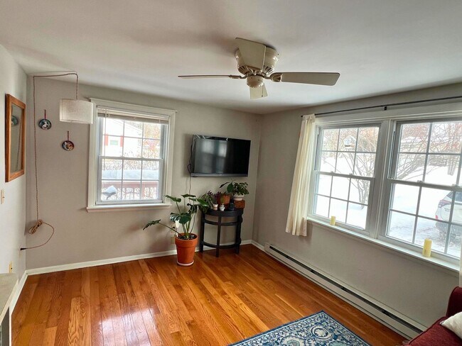 Foto del edificio - Bright 1BD/1BA Duplex Apartment in Williston