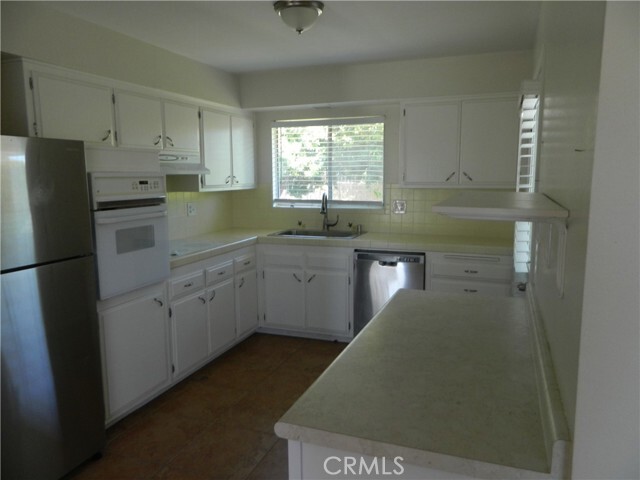 Building Photo - 25887 Coombe Hill Dr