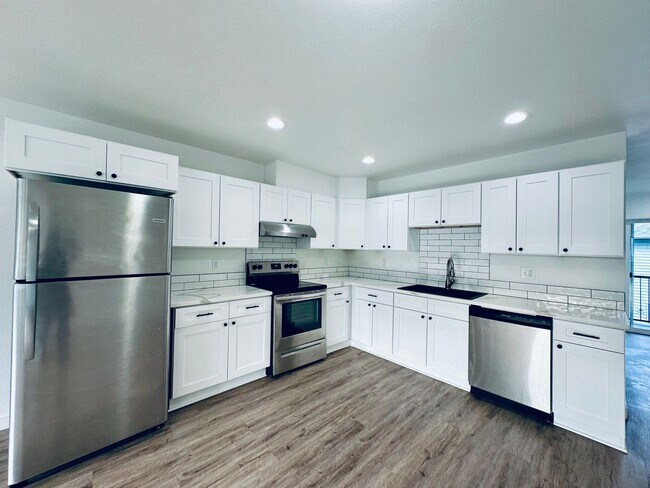 Building Photo - Spacious 3 BR / 3.5 BA Home in Prime Corvallis Location — $2,250