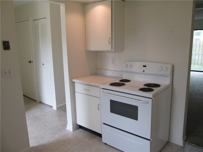 Foto del edificio - 553 French Rd