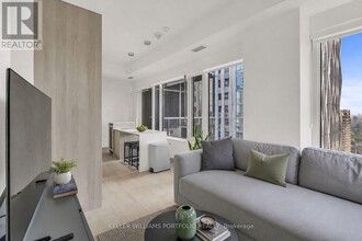 Building Photo - 11 Yorkville Ave
