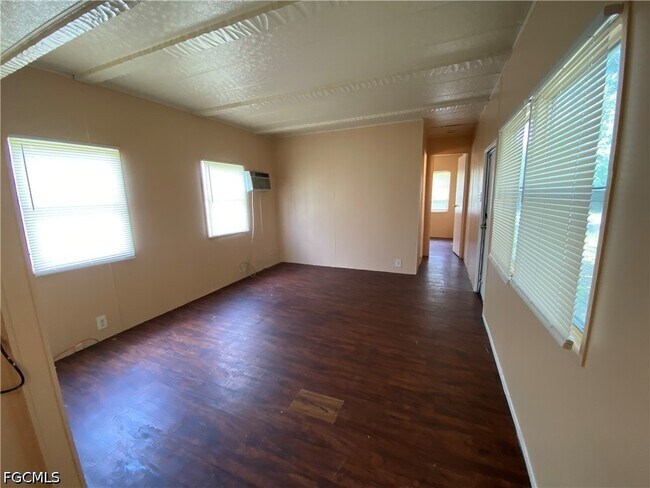 Building Photo - 2211 Cantor Ln