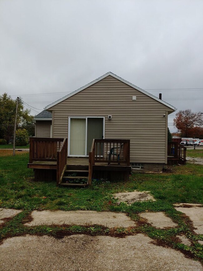 Building Photo - Two Bedroom Ranch