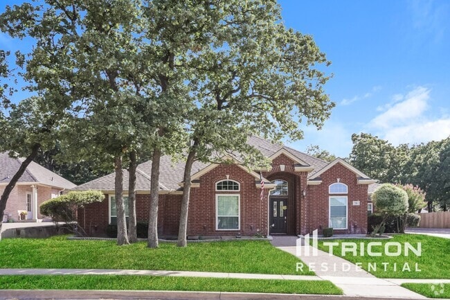 Building Photo - 716 Lakeview Dr