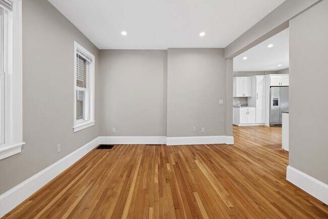 Foto del edificio - 921-923-923 E Broadway