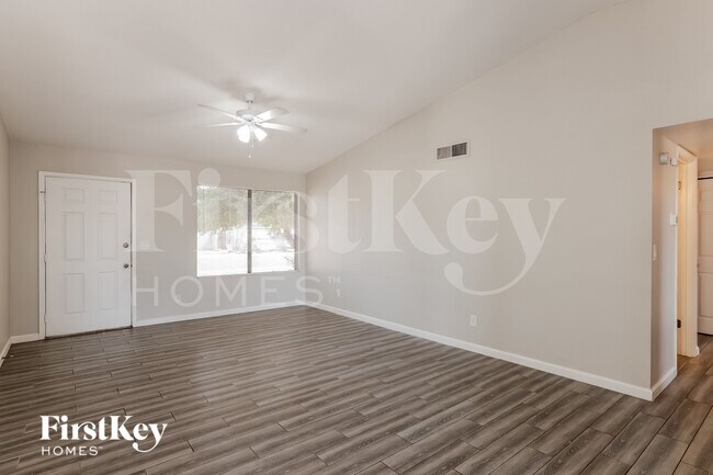 Foto del edificio - 619 W Wescott Dr