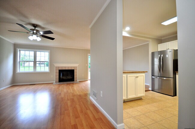 Foto del edificio - 703 Gray Fox Ln